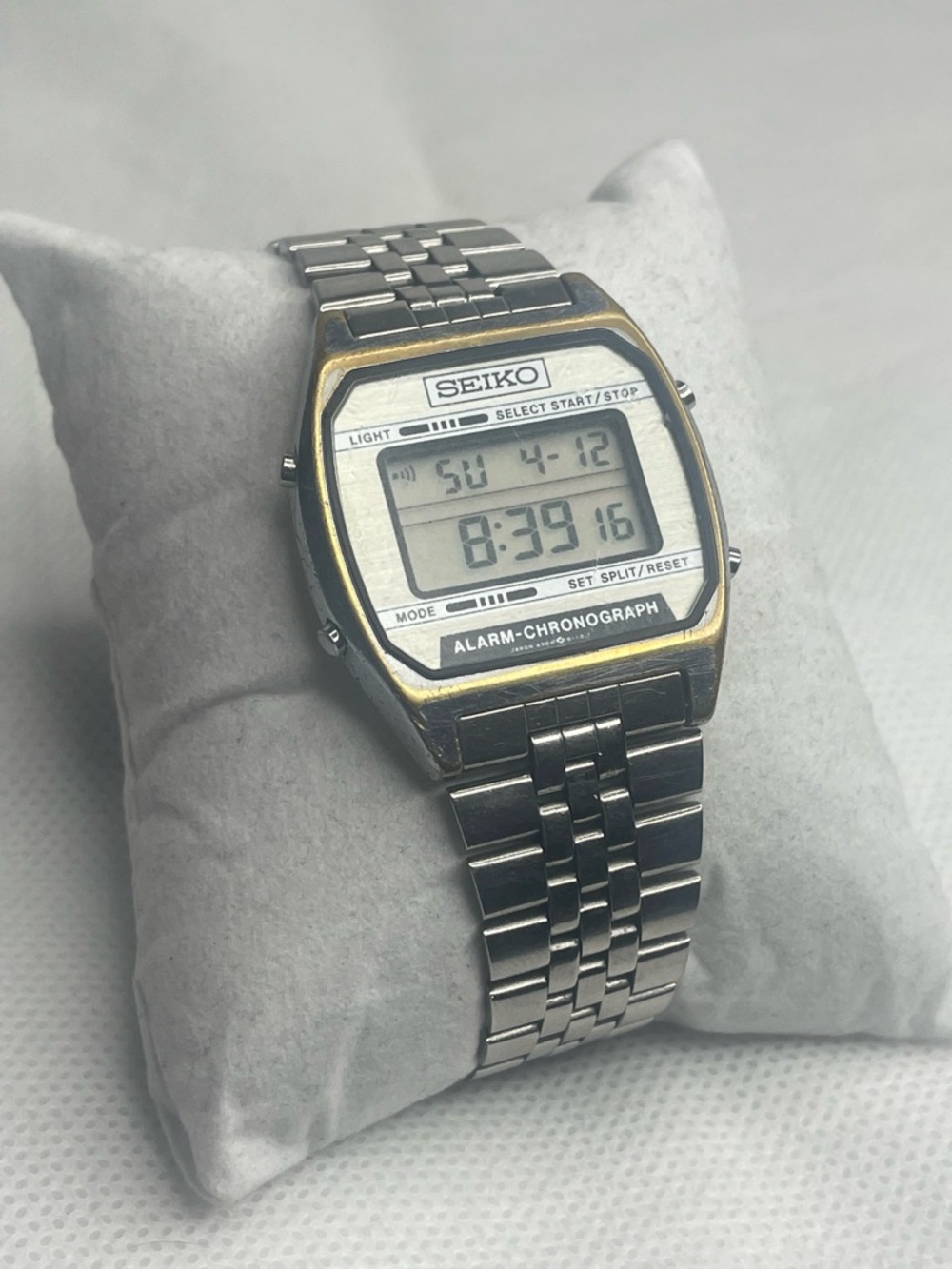 Vintage Character Seiko Original Band A904-5199 Silver Tone Digital Quarts Watch
